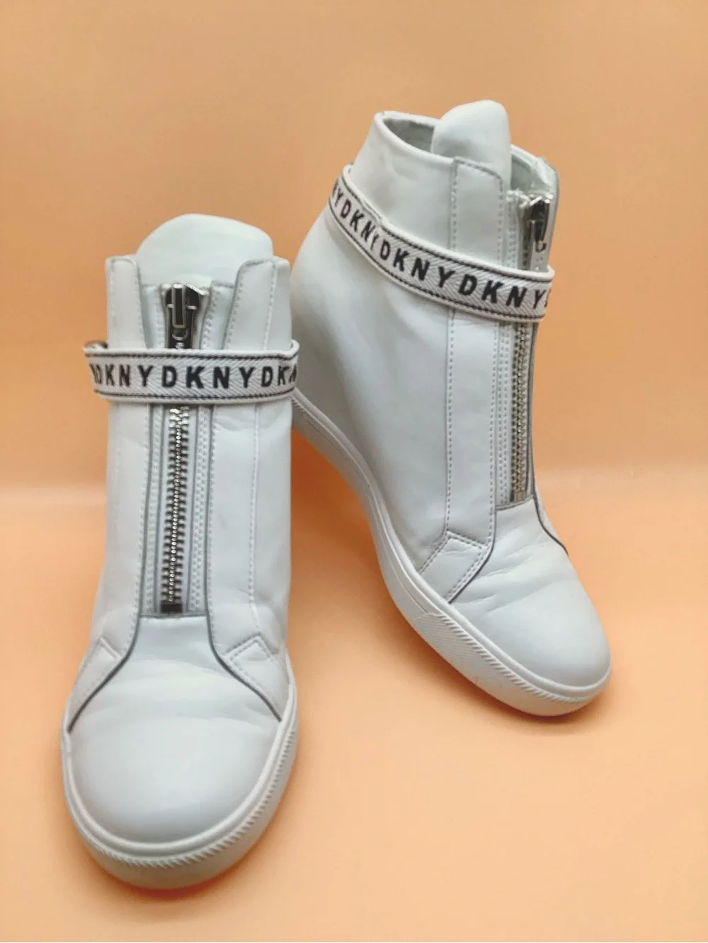 DKNY White Wedge Sneakers with Branded Strap Excellent Condition! Size 7.5 - Picture 5 of 10
